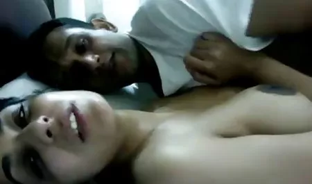 مادر لزبین به خاطر رابطه سکس های خارجی جدید جنسی دختر شامپاین و دختر مطلقه را پیشنهاد می داد