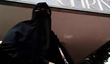دختر سرخ مست در جوراب ساق بلند داغش را لعنتی می کند دانلودسکس های جدید