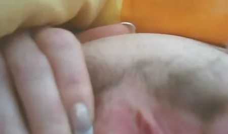جوجه جوان استریپون لاستیکی را پوشانده و یک سبزه بالغ را روی رابطه جنسی پخش کانال های سکسی جدید تلگرام می کند