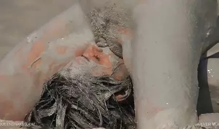جانور فیلم های سکسی جدید موهای قرمز خروس گوشتی را کنترل می کند