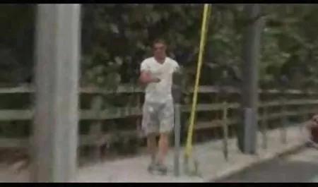 دختر شورت های صورتی تنگ خود را جدا کرد و با آن مرد در کف رابطه جنسی داستان های سکسی جدید برقرار کرد