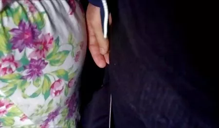 مردی که عضو یک عکس جدید سکسی نقطه عطف از یک سبزه داغ را پاره می کند