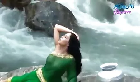 یک بلوند باتجربه یک پسر خال کوبی را اغوا کرد و سپس سیکس های جدید با یک رابطه جنسی در یک دختر گاوآزمایی او را امتحان کرد