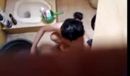 پسر با طناب گره خورده است ، و سپس آنها در مقابل او رابطه جنسی برقرار می کنند فیلم های جدید سکسی